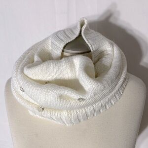 Victoria’s Secret White Knit Cowl Scarf & Beanie Toque Set